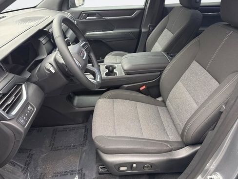 Used 2025 GMC Acadia Elevation image 11