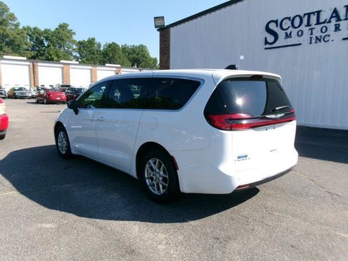 Used 2025 Chrysler Pacifica Select FWD image 8