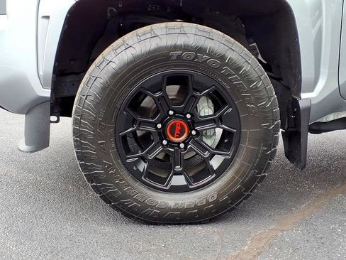 Certified 2024 Toyota Tacoma SR5 AWD/4WD image 9