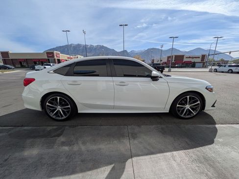 Used 2024 Honda Civic Touring image 2