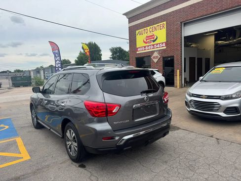 Used 2019 Nissan Pathfinder S FWD image 3