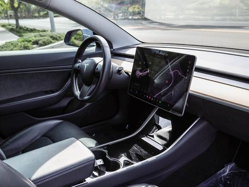 Used 2018 Tesla Model 3 Long Range RWD image 25