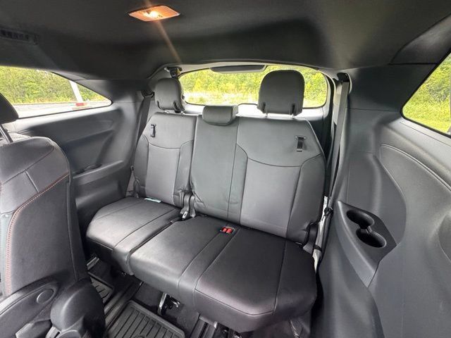 Used 2023 Toyota Sienna XSE AWD/4WD image 19