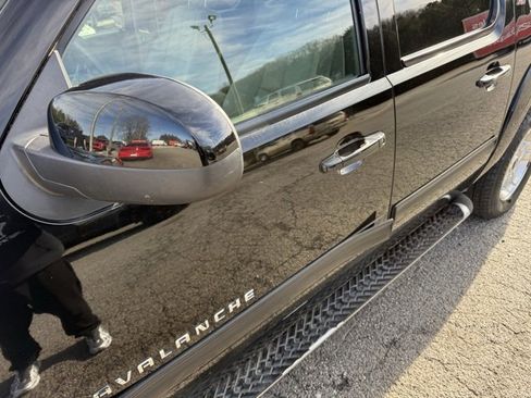 Used 2009 Chevrolet Avalanche LT w/ Luxury Package image 20