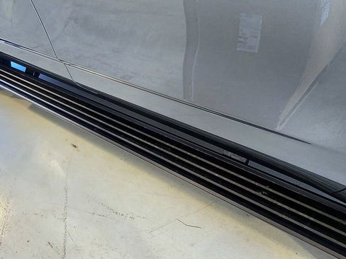 Used 2025 Chevrolet Suburban Premier AWD/4WD image 19