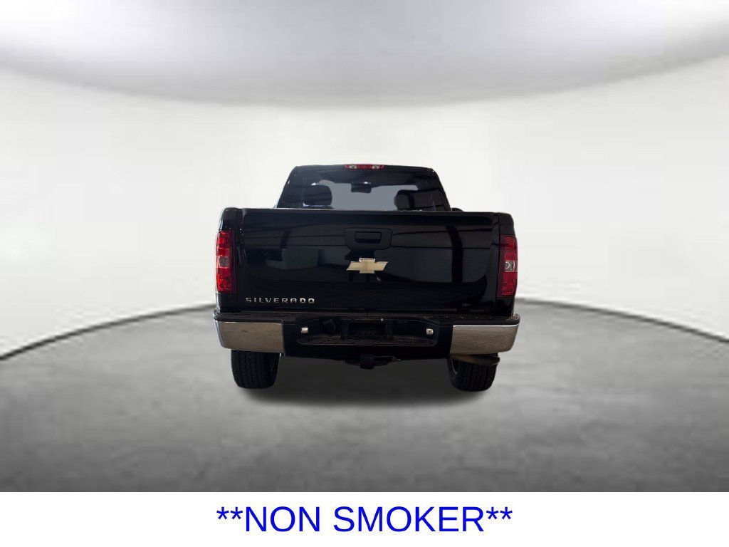 Used 2011 Chevrolet Silverado 1500 W/T RWD image 4