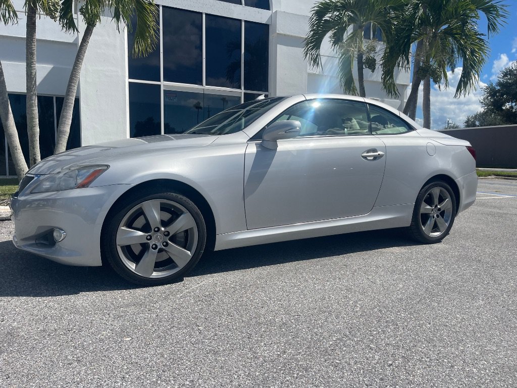 Used 2010 Lexus IS 350C RWD image 29