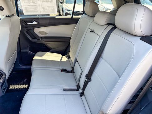 Used 2019 Volkswagen Tiguan SE FWD image 17