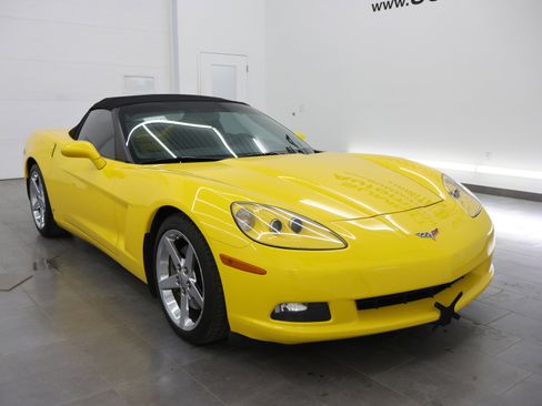 Used 2007 Chevrolet Corvette Convertible w/ Preferred Equipment Group RWD image 2