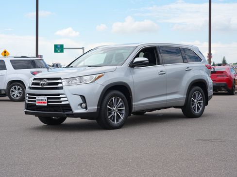 Used 2017 Toyota Highlander XLE AWD/4WD image 7