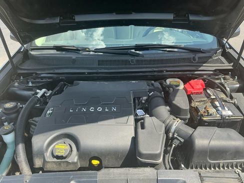 Used 2013 Lincoln MKS FWD image 25