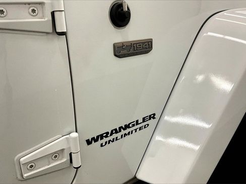 Used 2017 Jeep Wrangler Unlimited Sahara image 24