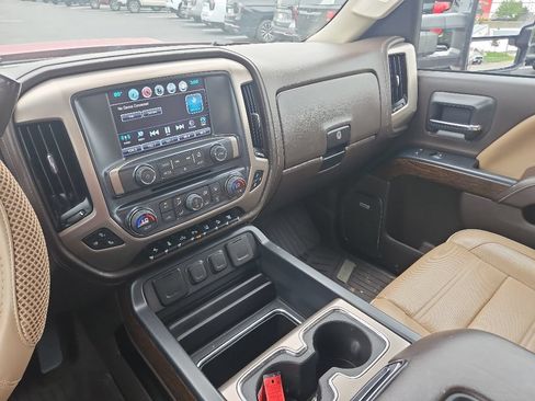 Used 2019 GMC Sierra 2500 Denali w/ Duramax Plus Package AWD/4WD image 22
