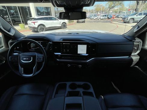 Certified 2025 GMC Sierra 1500 SLT image 11