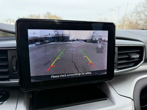 Used 2022 Ford Explorer XLT w/ Equipment Group 202A image 12