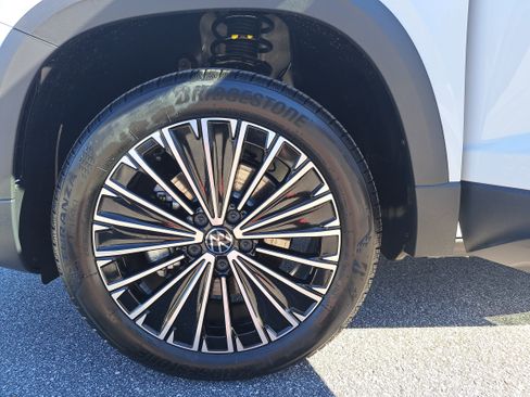 New 2026 Volkswagen Taos SE image 16