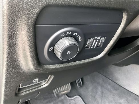 Used 2025 Jeep Grand Cherokee Limited w/ Luxury Tech Group II AWD/4WD image 33