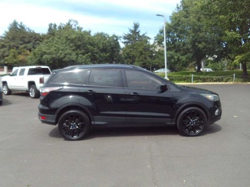 Used 2018 Ford Escape SE w/ SE Sport Appearance Package AWD/4WD image 6