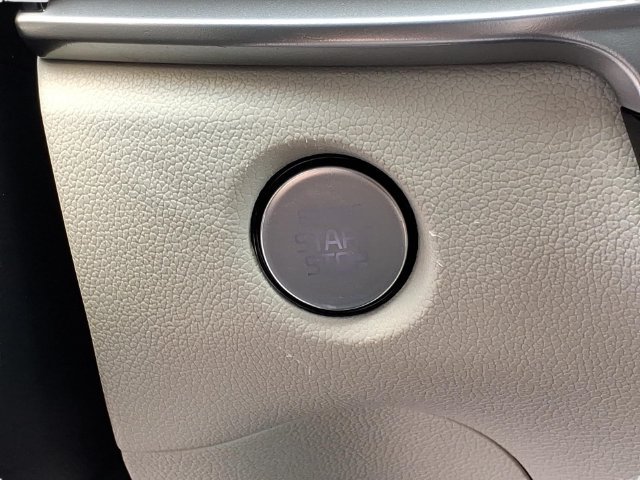 Used 2025 Kia Sorento S FWD image 11