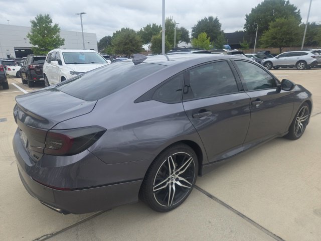 Used 2021 Honda Accord Touring image 3