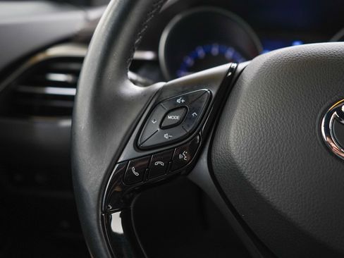 Used 2019 Toyota C-HR Limited FWD image 25