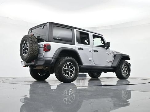 Used 2024 Jeep Wrangler Unlimited Rubicon AWD/4WD image 35