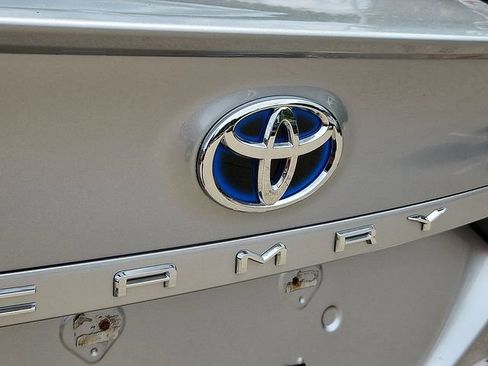 Used 2020 Toyota Camry SE w/ Sunroof Package FWD image 29