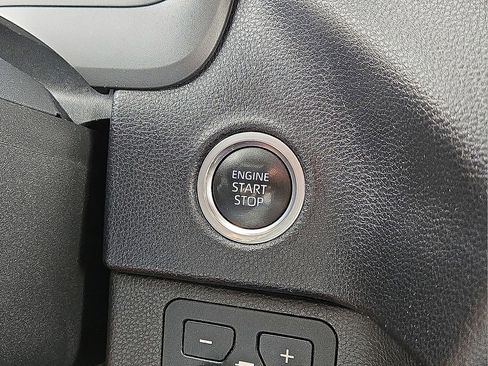 Used 2022 Toyota Tundra SR5 w/ SR5 Convenience Package AWD/4WD image 31