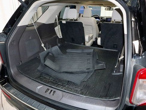 Certified 2023 Ford Explorer Platinum w/ Class IV Trailer Tow Package image 19