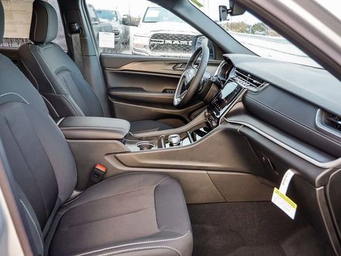 New 2025 Jeep Grand Cherokee Laredo X image 18