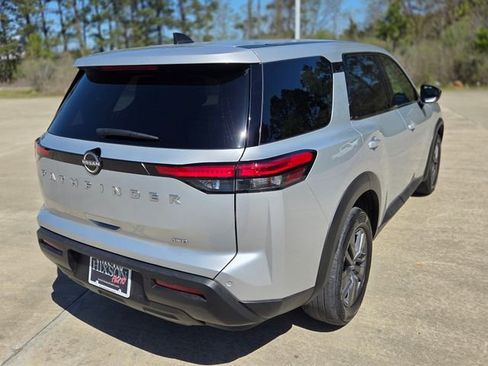 Used 2024 Nissan Pathfinder S image 6