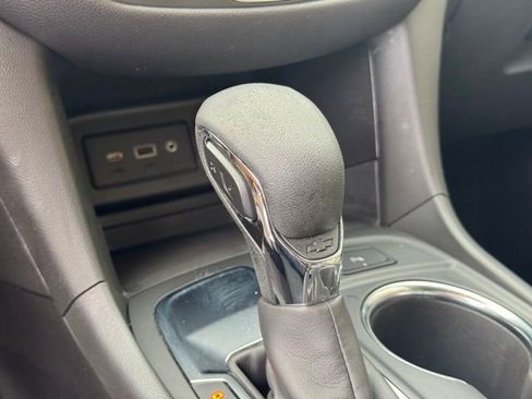 Used 2024 Chevrolet Equinox LT FWD image 27