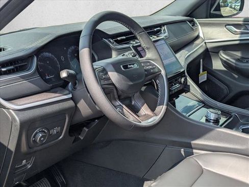 New 2025 Jeep Grand Cherokee L Limited w/ Black Appearance Package image 3