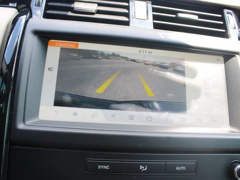 Used 2019 Land Rover Discovery SE AWD/4WD image 36