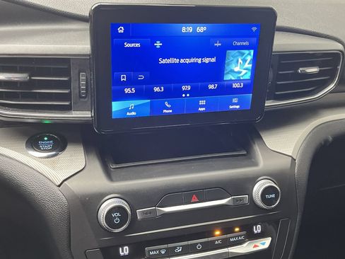 Used 2020 Ford Explorer XLT w/ Equipment Group 202A AWD/4WD image 24
