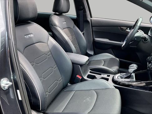 Used 2023 Kia Forte GT-Line w/ GT-Line Premium Package FWD image 9