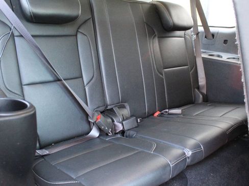 Used 2017 Chevrolet Suburban LT image 17
