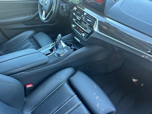 Used 2019 BMW 540i w/ Executive Package RWD image 19