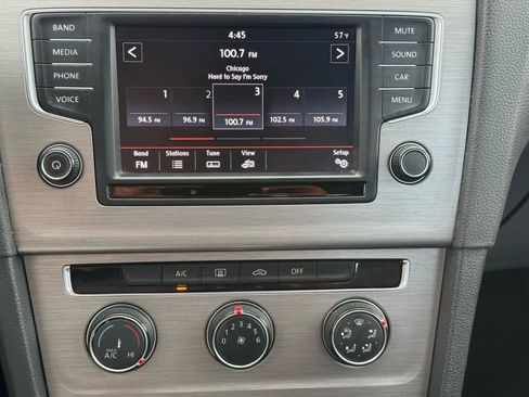 Used 2016 Volkswagen Golf S image 32