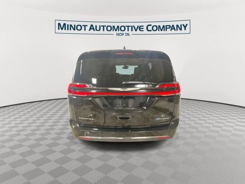Certified 2024 Chrysler Pacifica Select image 7