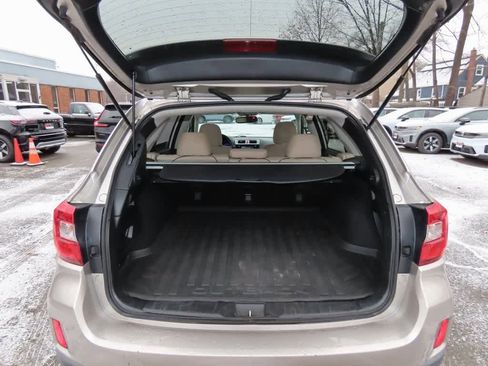Used 2016 Subaru Outback 2.5i Premium image 11