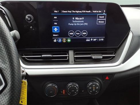 Used 2024 Chevrolet Trax RS image 9