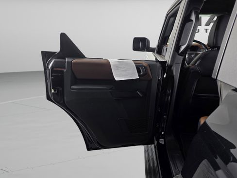 Used 2024 Ford Bronco Outer Banks image 29