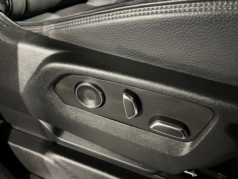 Used 2023 GMC Yukon XL Denali image 16