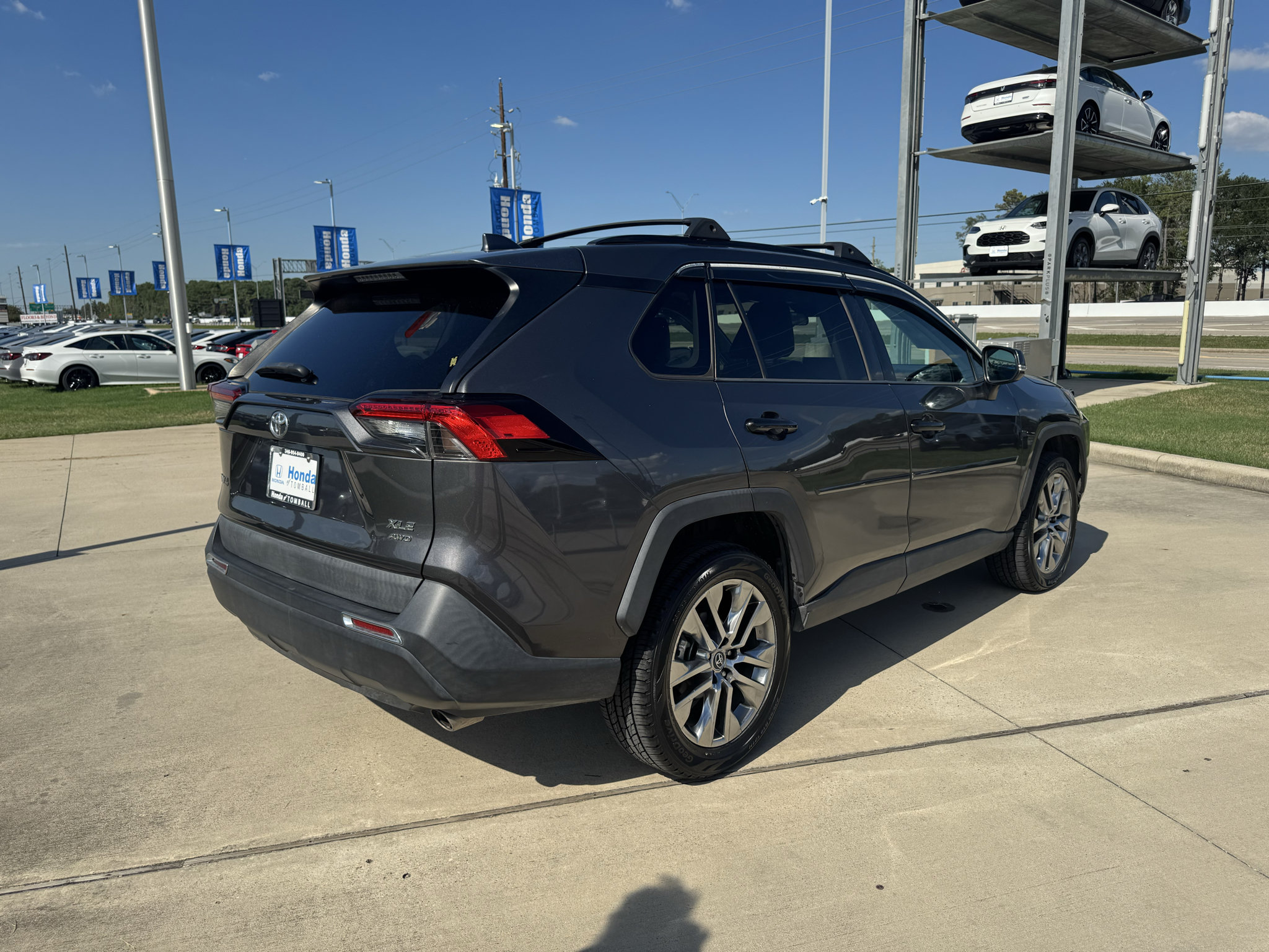 Used 2020 Toyota RAV4 XLE Premium AWD/4WD image 8