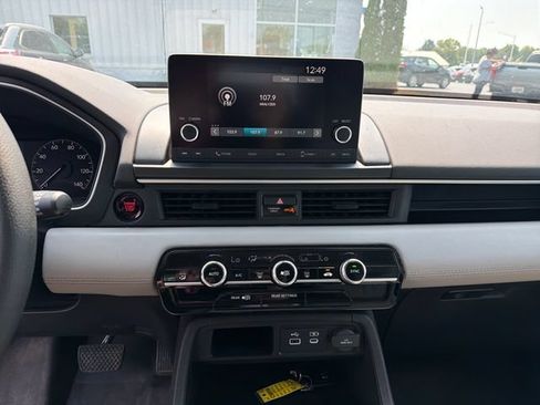 Used 2024 Honda Pilot LX image 23