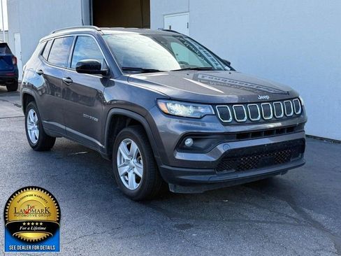 Used 2022 Jeep Compass Latitude image 2