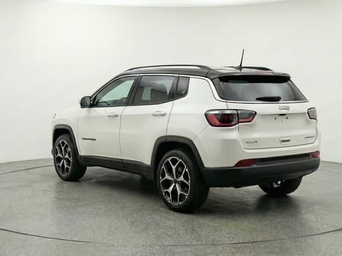 Used 2025 Jeep Compass Limited image 6