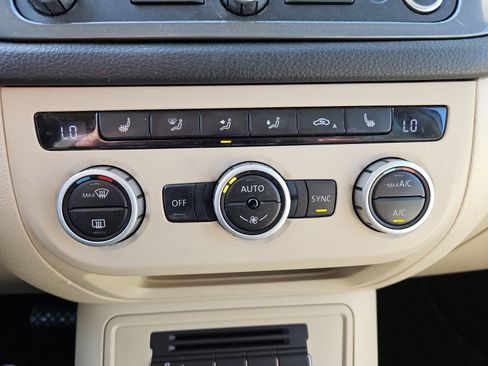 Used 2015 Volkswagen Tiguan SEL image 27