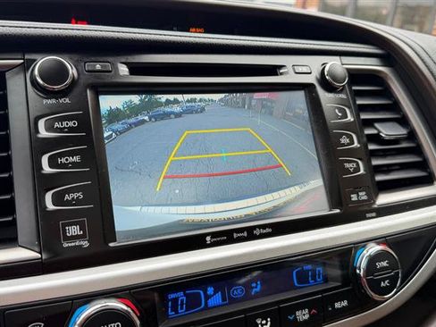 Used 2019 Toyota Highlander Limited AWD/4WD image 39